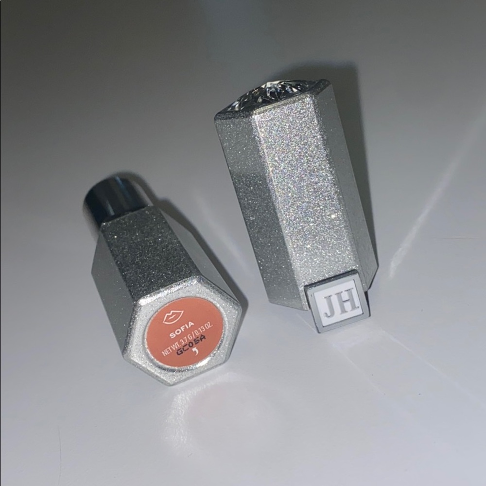 Jaclyn Hill Sofia lipstick